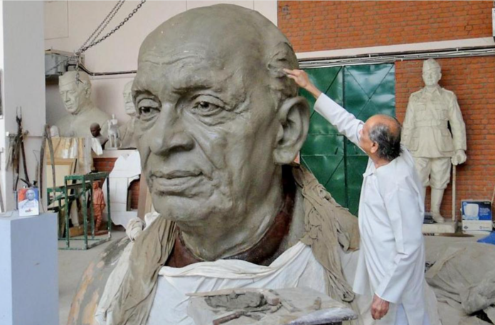 Popular sculptor Ram Sutar passes away