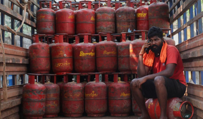 India currently has a gas storage capacity of only 1.4 lakh tonnes.